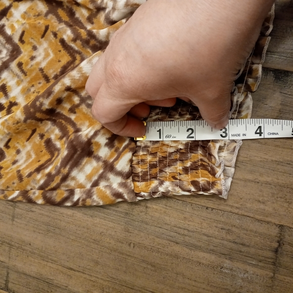 Sleeveless shell XL with mock neck, geometric print of browns, light to dark. - Picture 6 of 8